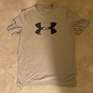 Under armor mens loose fit tee shirt